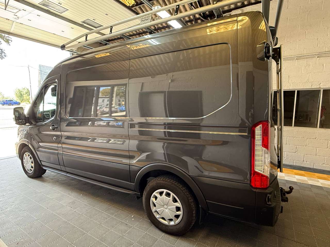Ford Transit  2.0 TDCi L2H2 Limited – GARANTIE FORD 2028