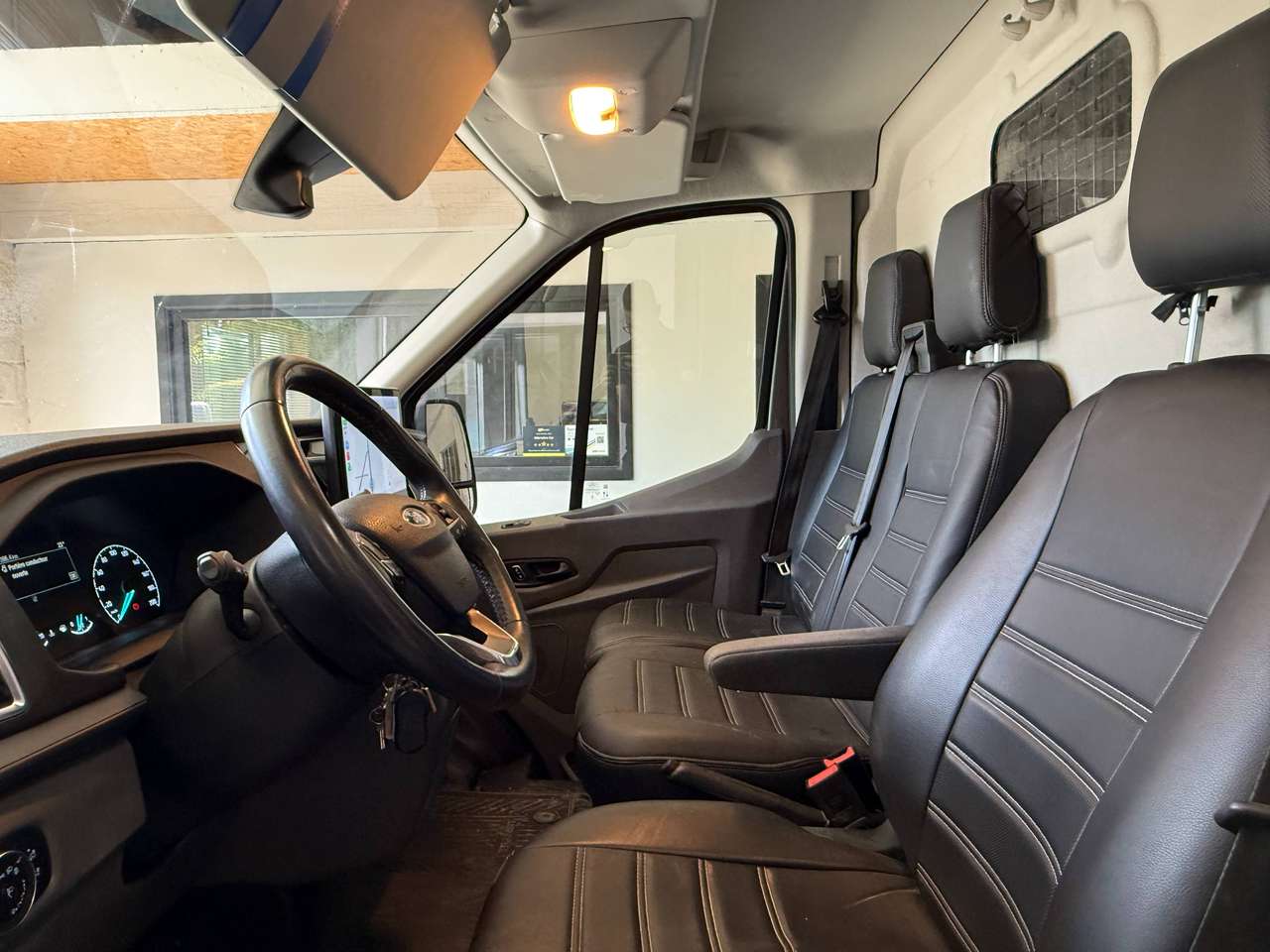 Ford Transit  2.0 TDCi L2H2 Limited – GARANTIE FORD 2028
