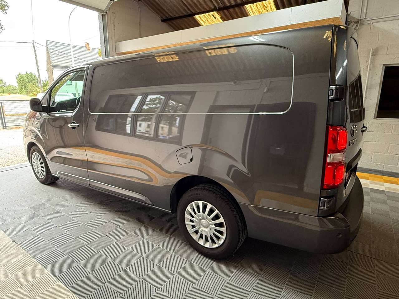 Toyota Proace  Proace 2.0 D-4D Medium Confort L2 – GARANTIE TOYOTA 2032