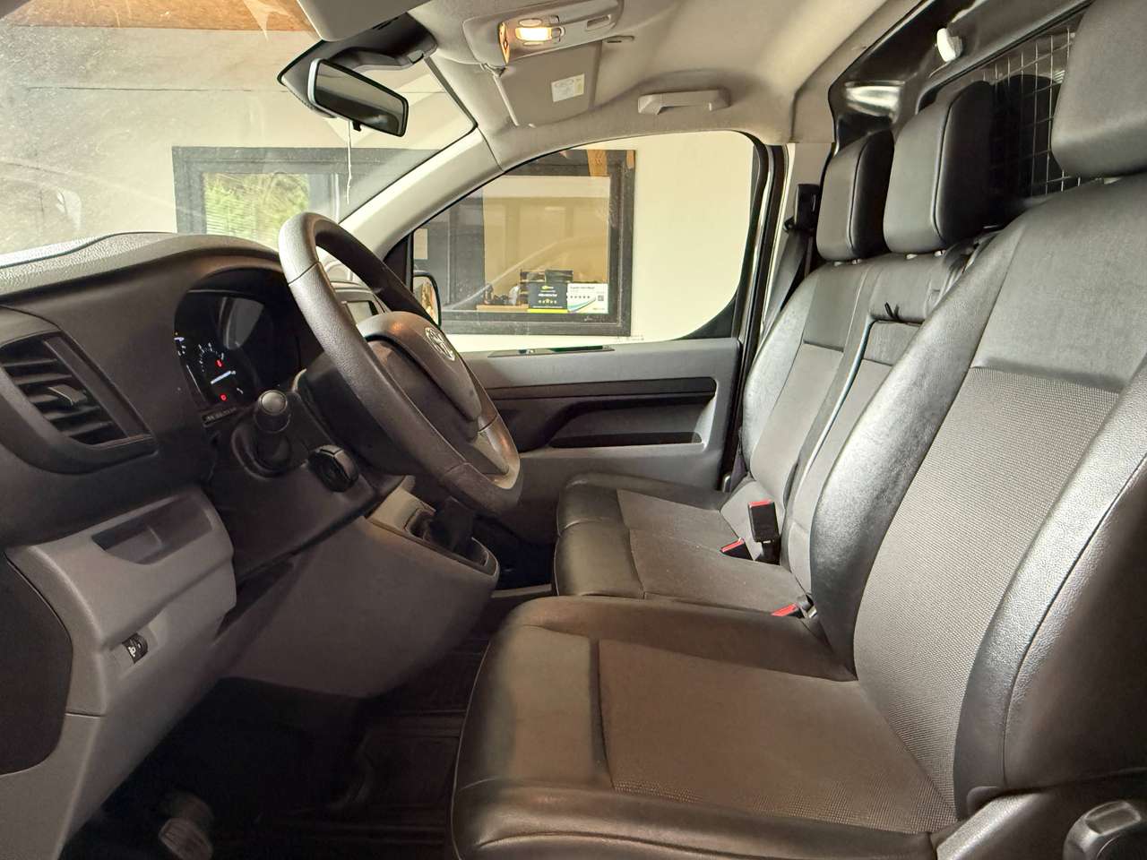 Toyota Proace  Proace 2.0 D-4D Medium Confort L2 – GARANTIE TOYOTA 2032